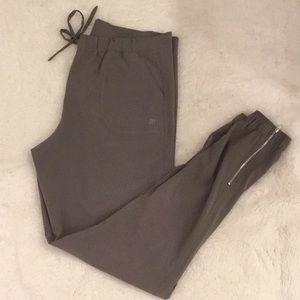 Misty Gray Albion jetsetter joggers.